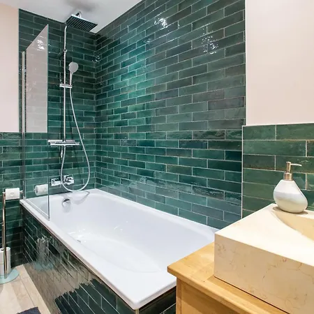 Large, Bright And Comfortable 3 Bedroom מורזין