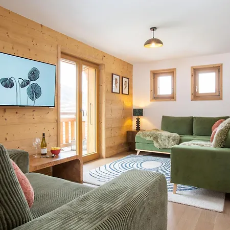 Large, Bright And Comfortable 3 Bedroom דירה מורזין
