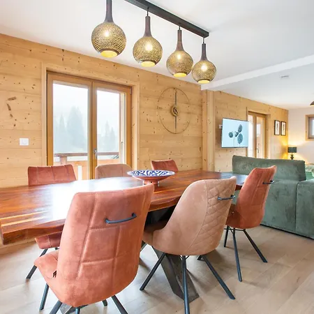 Large, Bright And Comfortable 3 Bedroom דירה *
