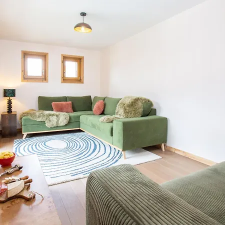 Large, Bright And Comfortable 3 Bedroom דירה מורזין